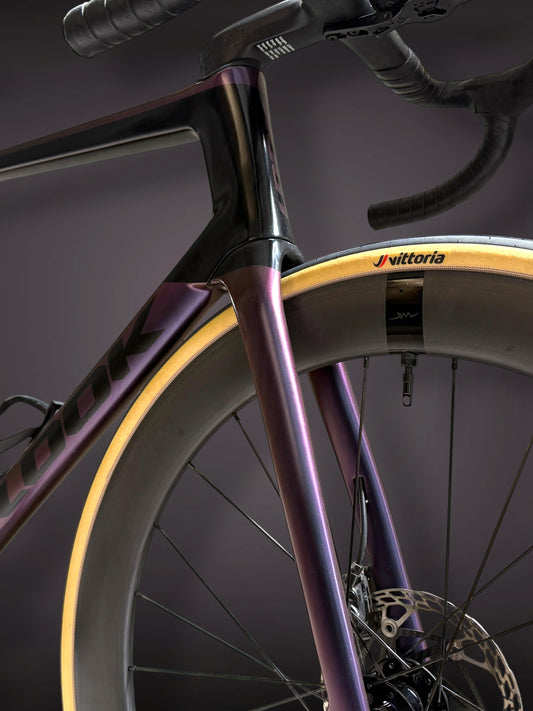LOOK 795 Blade RS carbon fork and Wheel Angel SLR 60 matte carbon wheel with Chris King R45D disc hub