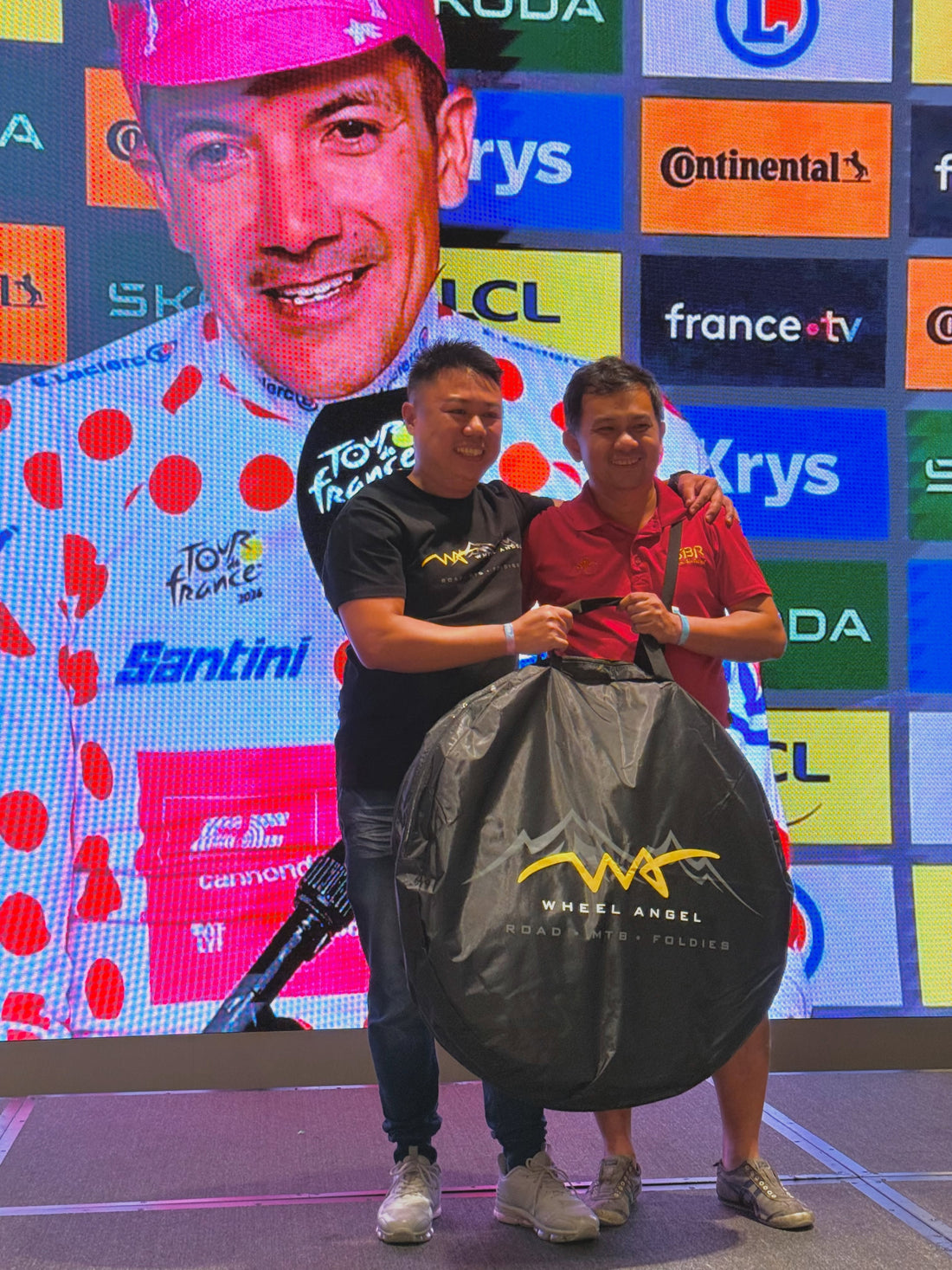 Boss Ben Kong winning the Wheel Angel SLX 54 Carbon Spokes Wheelset at the TDF Live Watch Party