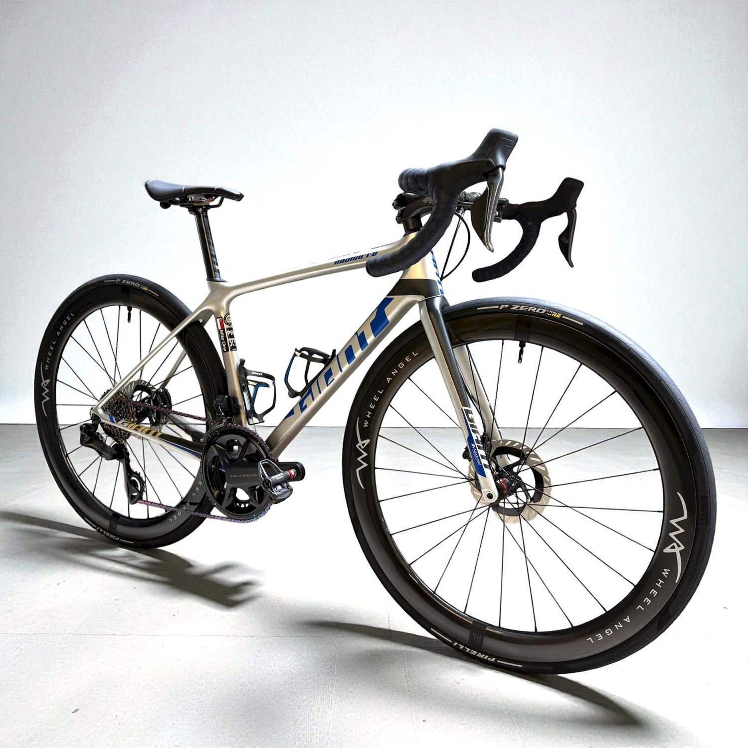 Giant_TCR_With_Wheel_Angel_SLR_DT_Swiss_Carbon_Disc_Wheel