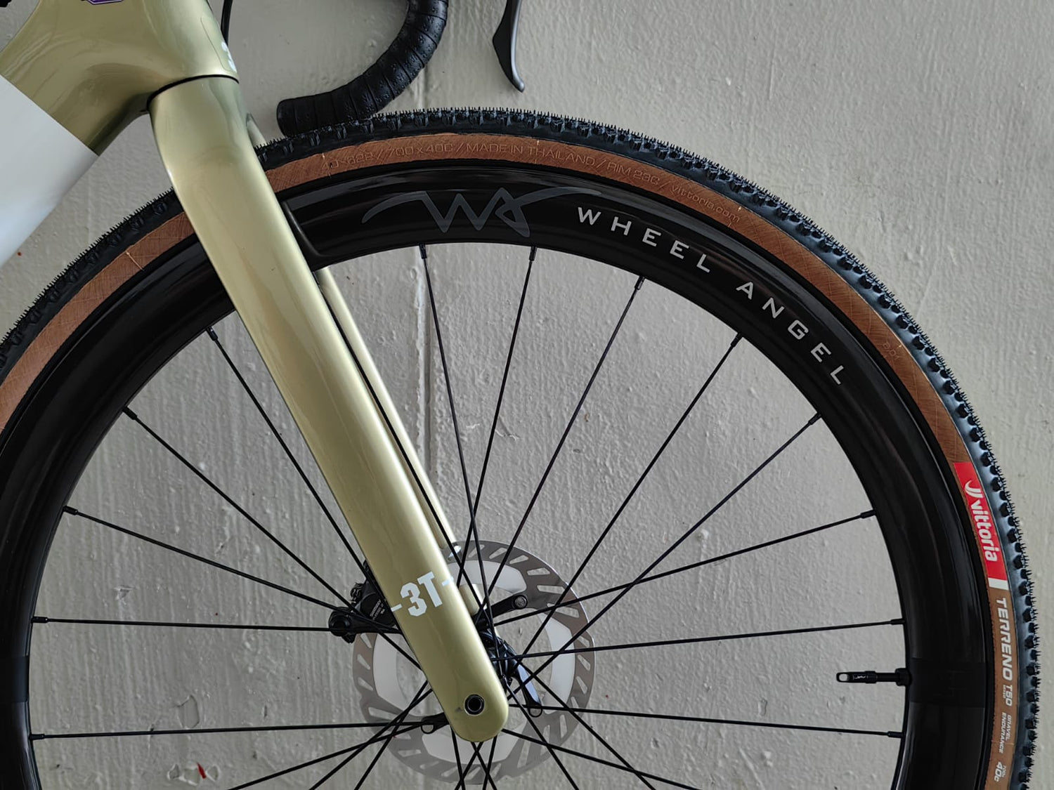 Wheel_Angel_Gravel_i29_44mm_Carbon_Wheels